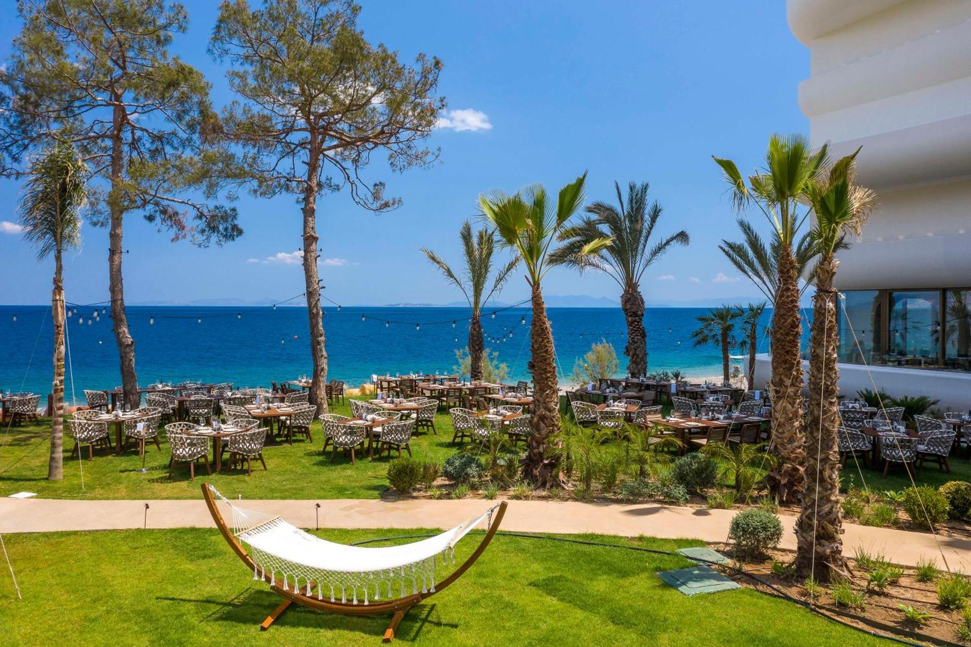 Isla Brown Corinthia Resort & Spa, Curio Collection By Hilton Άγιοι Θεόδωροι Εξωτερικό φωτογραφία View of the Mediterranean Sea from the hotel