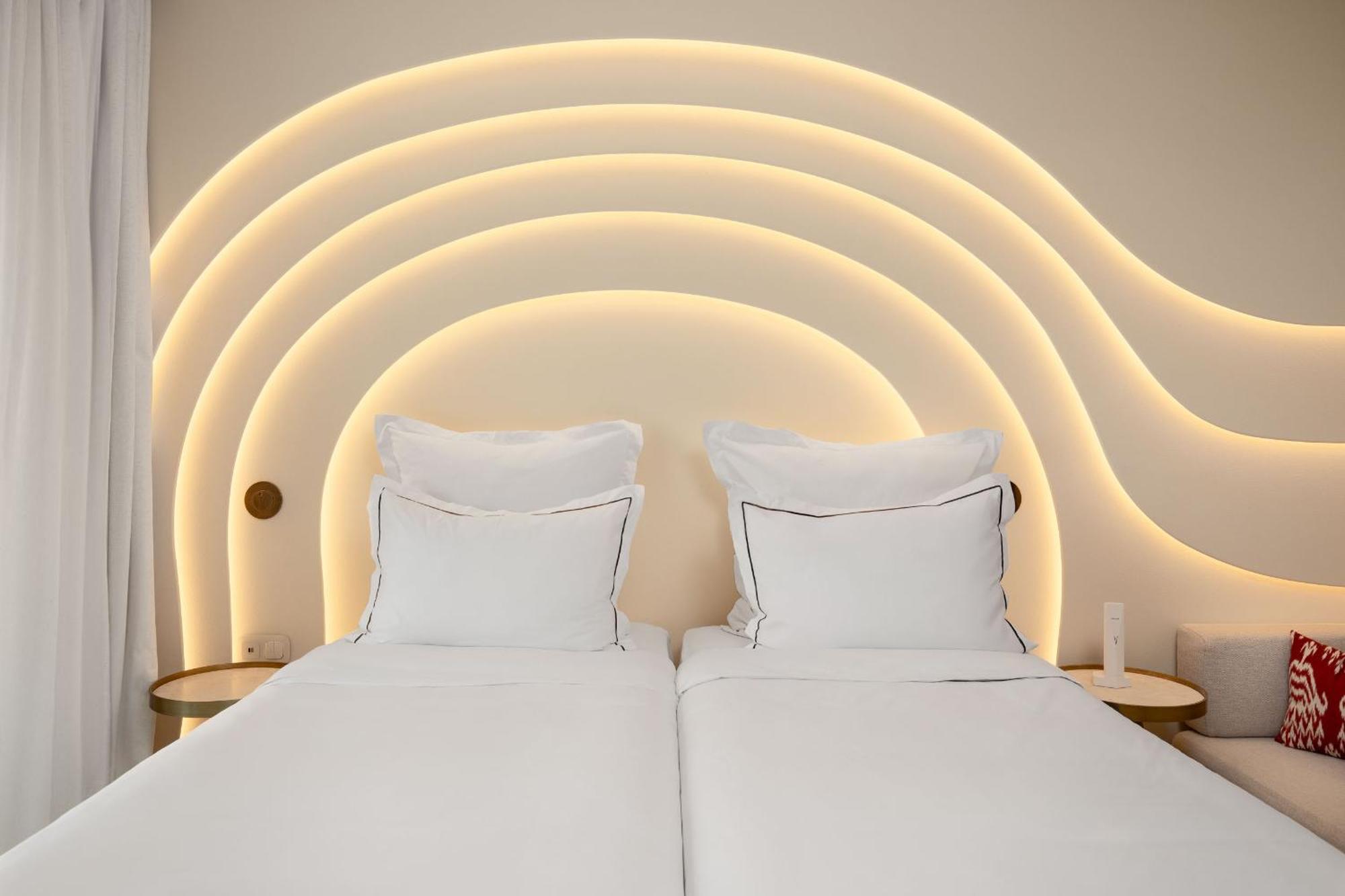 Isla Brown Corinthia Resort & Spa, Curio Collection By Hilton Άγιοι Θεόδωροι Δωμάτιο φωτογραφία A bedroom at the hotel